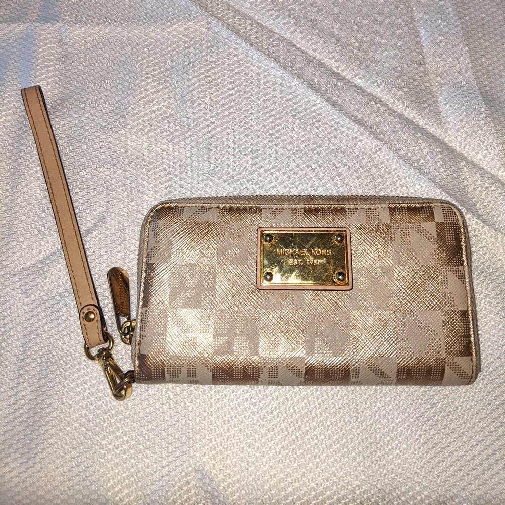 Michael kors clutch